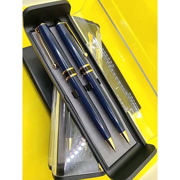 Set Of 2 Matching Blue Ballpoint Pens In Clear Lucite Case- Taiwan - Picture 4 of 6